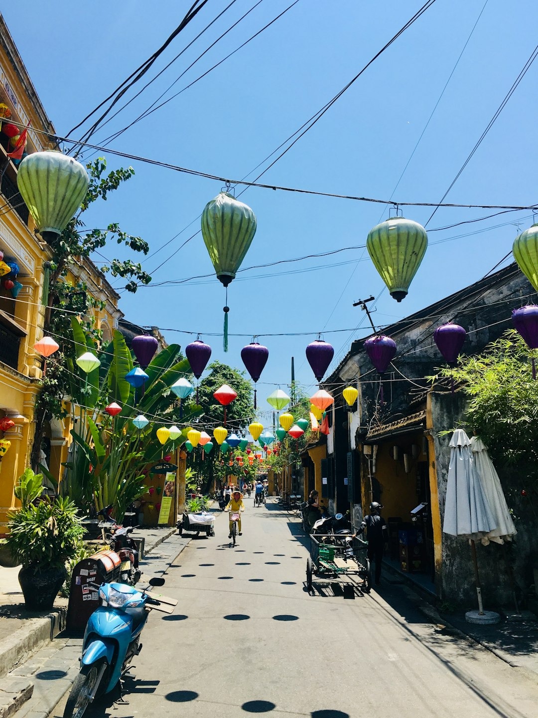 Khám Phá Ẩm Thực Hội An: 10 Món Ăn Đặc Sản Không Thể Bỏ Qua